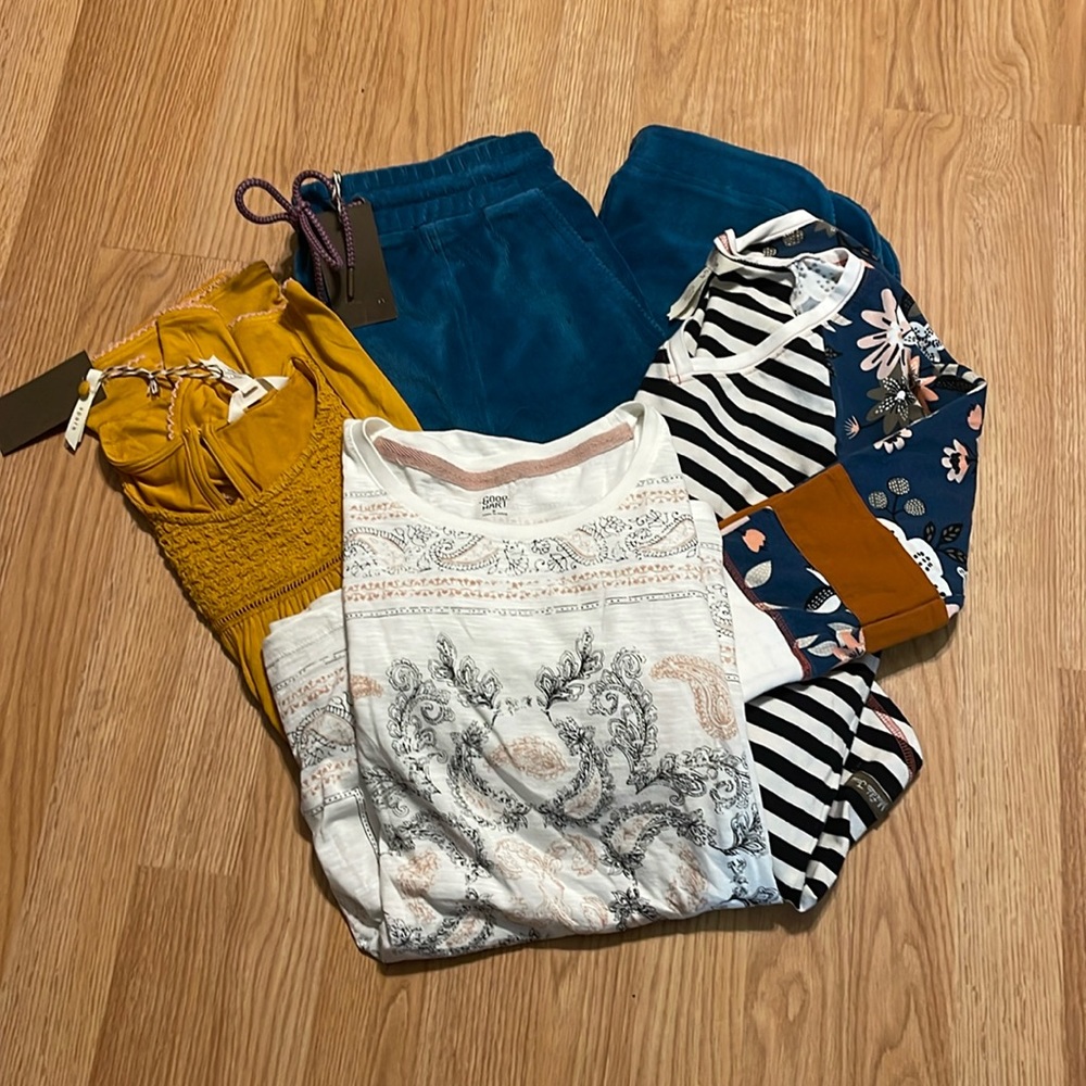 Bundle of Matilda Jane clothing. All size small